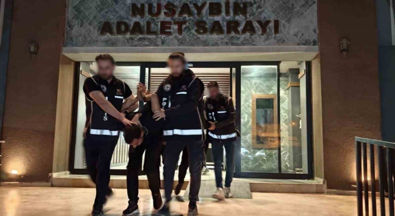 Mardinde dur ihtarına uymayıp polise çarpan şahıs ve 2 kişi tutuklandı