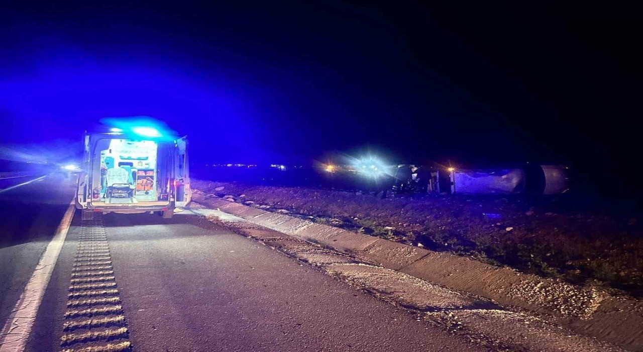 Mardinde kontrolden çıkan minibüs takla attı: 3 yaralı