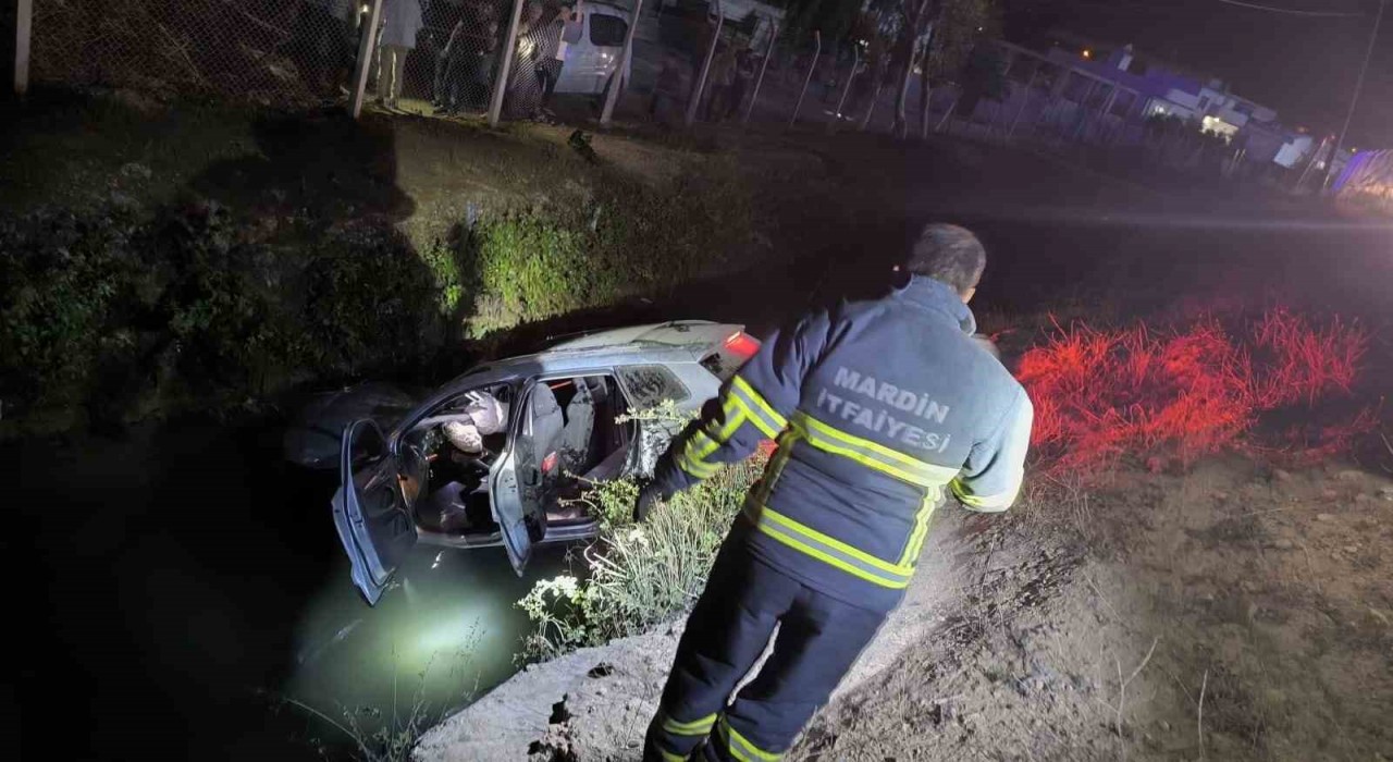 Mardinde otomobil sulama kanalına devrildi: 4 yaralı