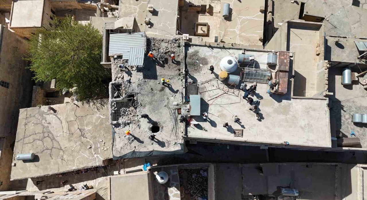 Mardinde tarihi silüeti bozan yapılar yıkılıyor