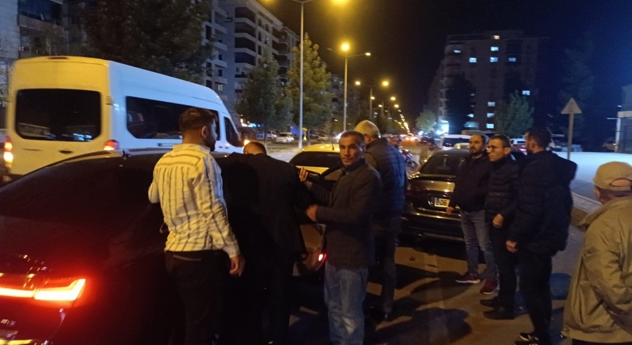 Mardinde trafik kazası: AK Parti Midyat İlçe Başkanı Yarış ile 6 kişi yaralandı