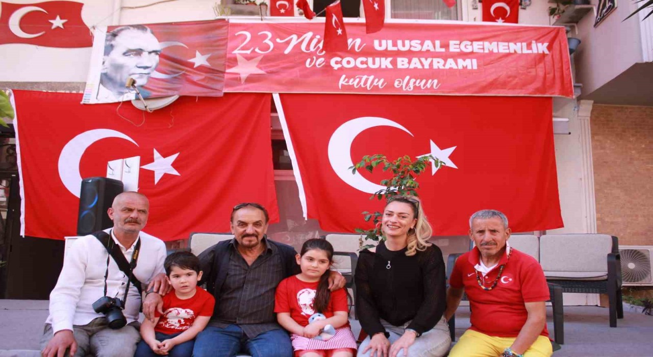 Marmarisin 23 Nisan Dedesi yine sokakları bayrakla donattı
