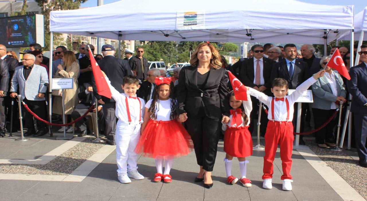 Marmariste 23 Nisan coşkusu çelenk sunma töreniyle başladı