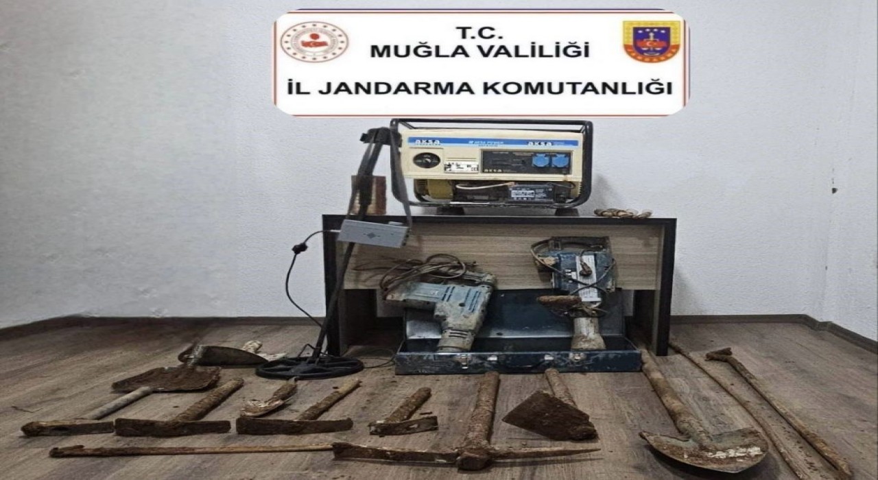 Marmariste kaçak kazıya jandarma baskını: 5 tutuklama