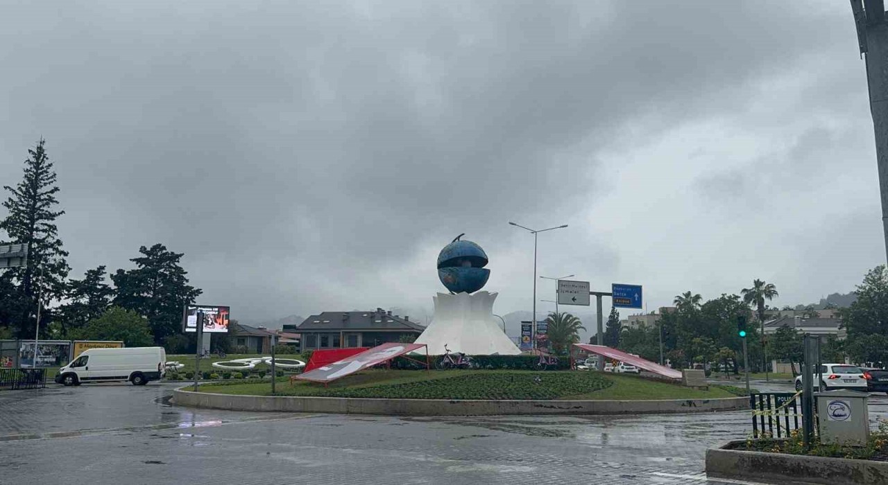 Marmariste yağışlı hava etkili oldu