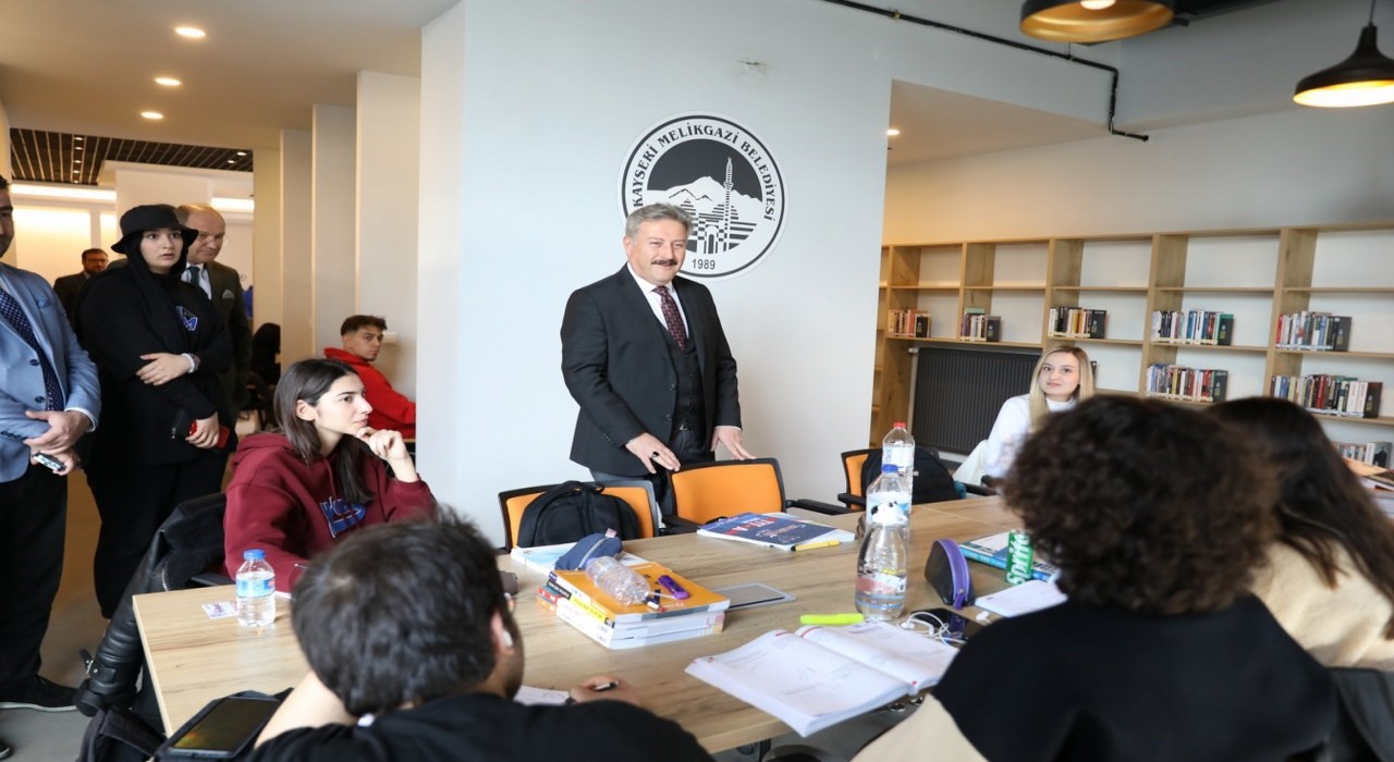 Melikgazi Belediyesi gençlere yönelik hizmetleriyle örnek oluyor