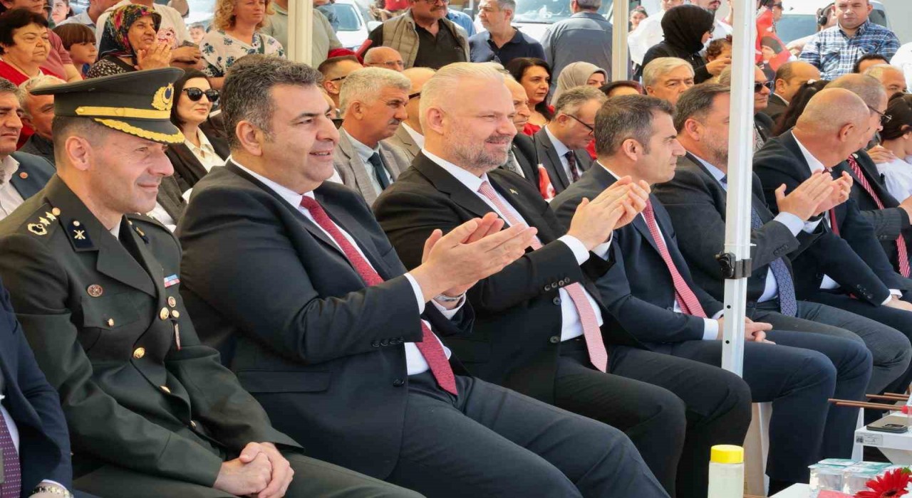 Menemende 23 Nisan coşkusu yaşandı
