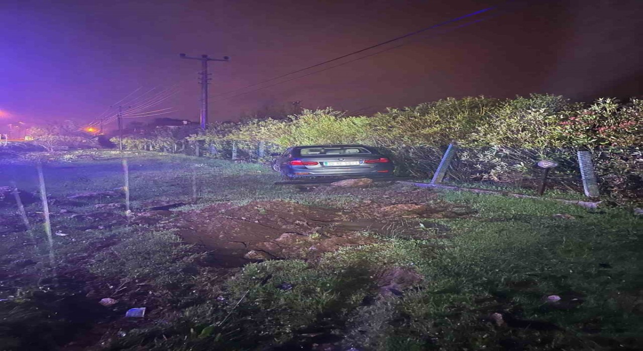 Menteşede trafik kazası: Araç sürücüsü her yerde aranıyor