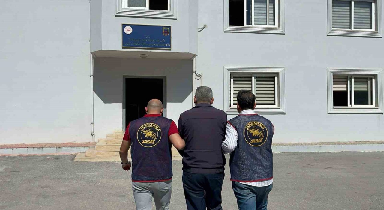 Mersinde 28 yıl 9 ay ceza alan sahte kamu görevlisi yakalandı