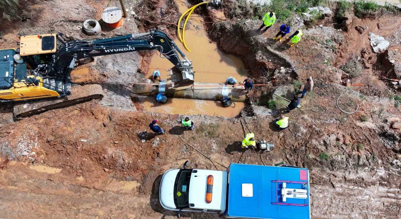 MESKİ ekipleri, ana su borusunu kesinti olmadan onardı