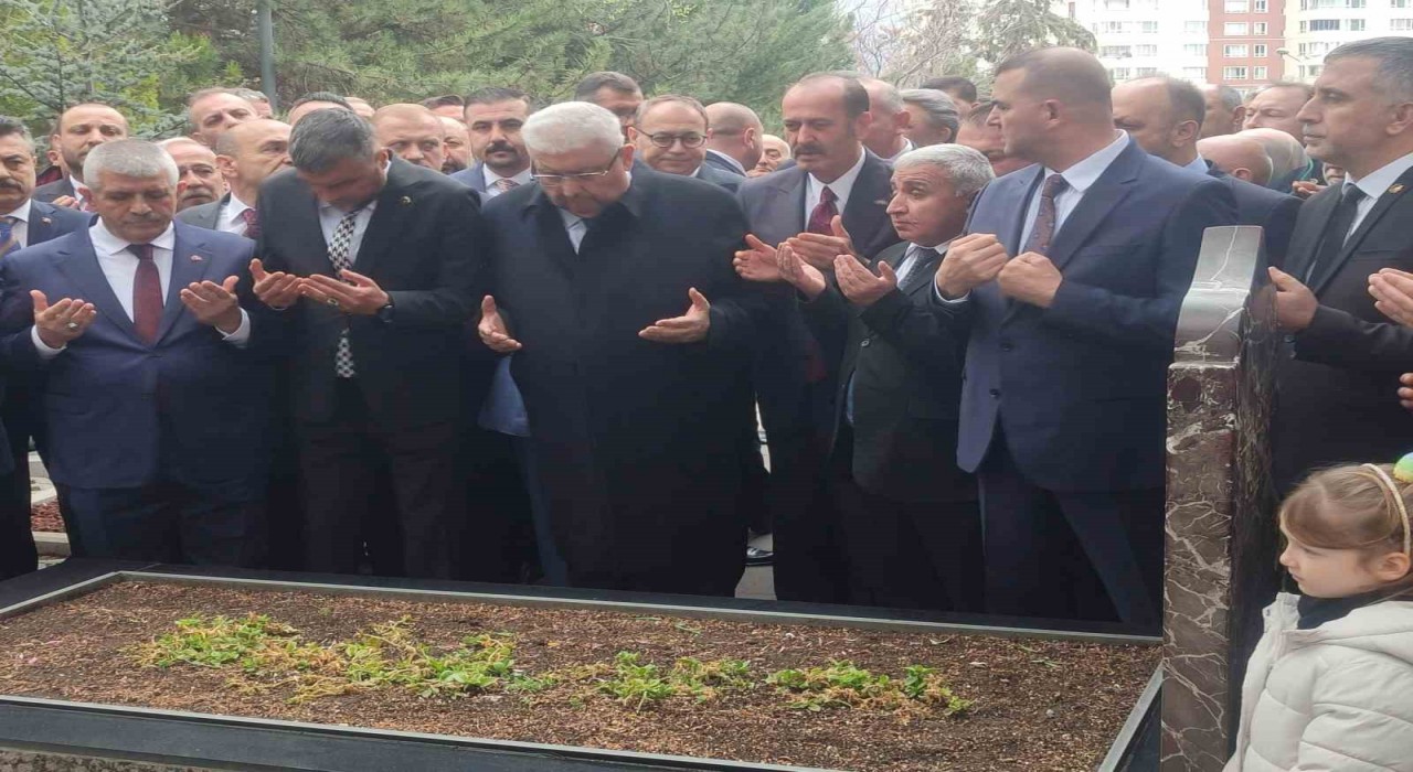 MHPnin Kurucu Lideri Alparslan Türkeş, mezarı başında anıldı