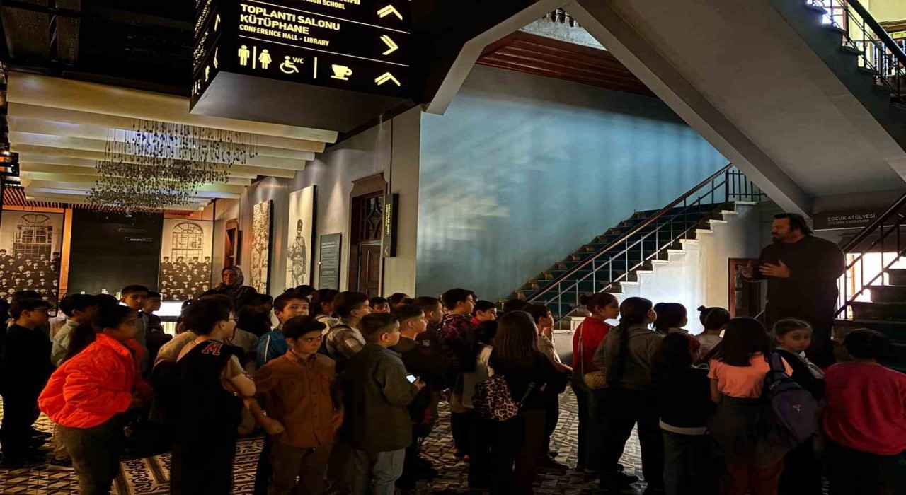 Milli Mücadele Müzesine 23 Nisanda yoğun ilgi: Tarihe tanıklık ettiler