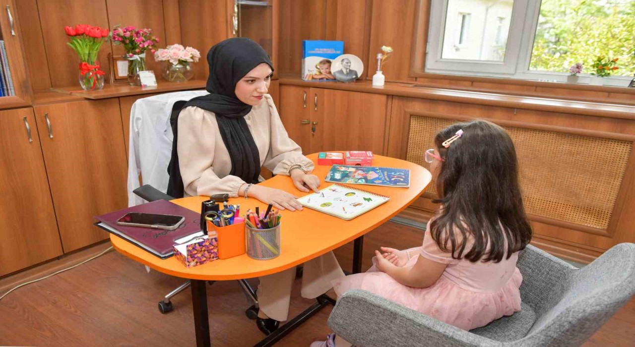 Minik Hatice Eslemin konuşma azmi ilham oldu