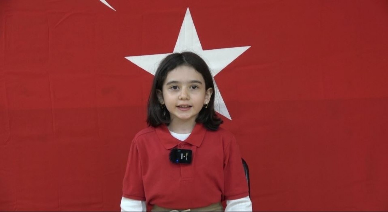 Minik öğrenciler anne ve babalarının Polis Haftasını kutladı