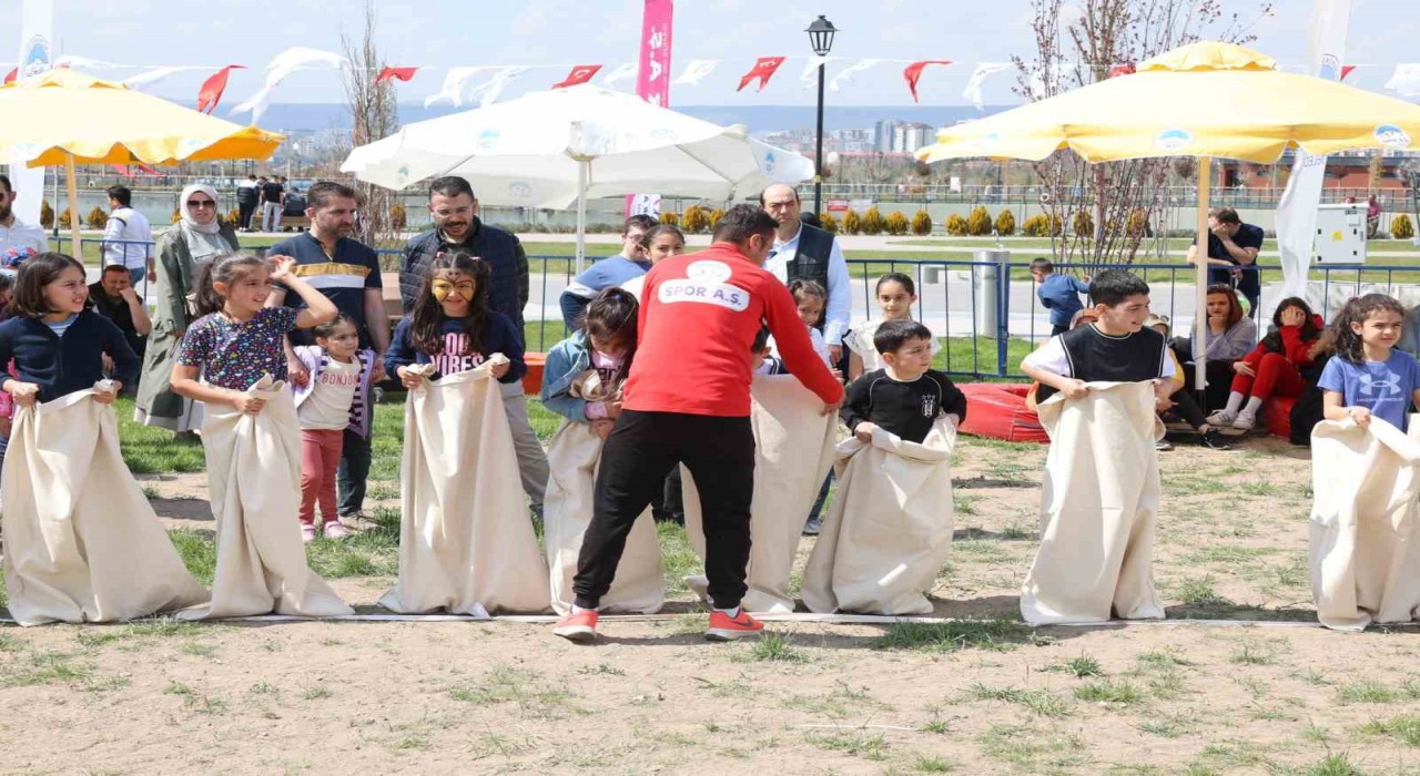 Minikler, 2inci Çocuk Kitap Fuarı ve Şenliğinde Spor AŞ ve KAYMEK ile çoşuyor