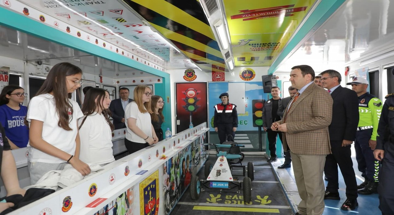 Mobil Trafik Eğitim Tırı Kütahyada