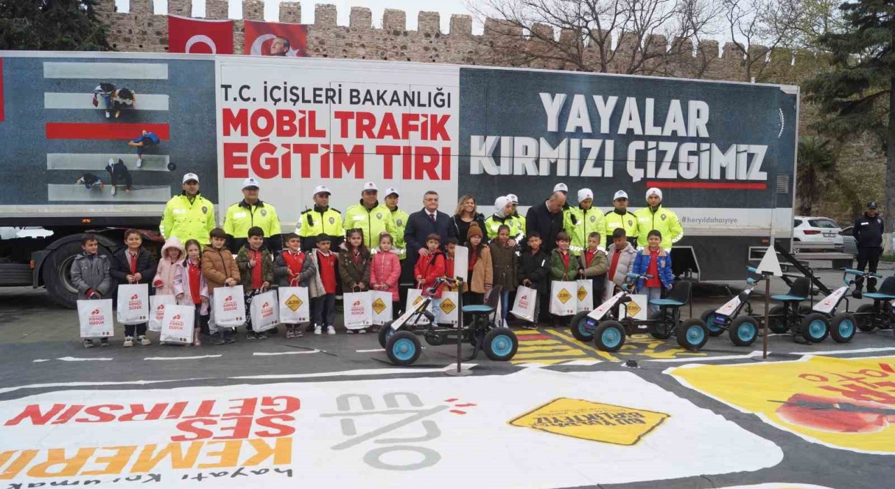 Mobil Trafik Eğitim Tırı Sinopta