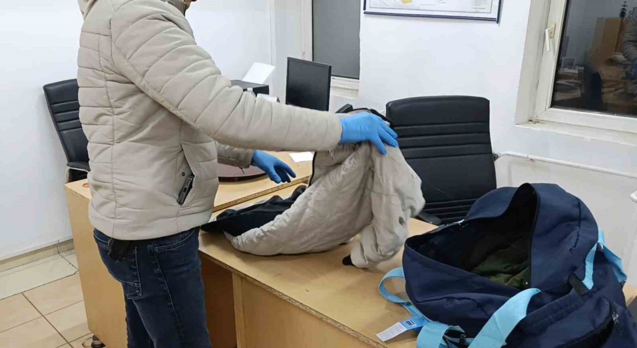 Montların astarından uyuşturucu hap çıktı