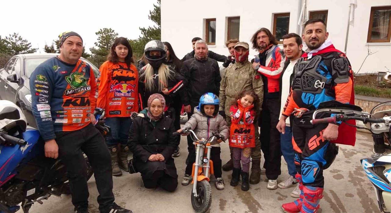 Motosiklet tutkunları, kortej eşliğinde Türkiyenin ilk milli parkına gitti