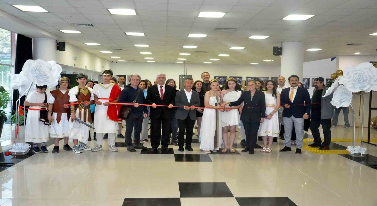 MTK Kolejinden genç karyalılar resim sergisi