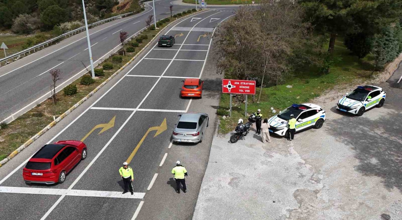 Muğlada Ramazan Bayramı trafik denetimlerinde 2 bin 656 sürücüye işlem yapıldı