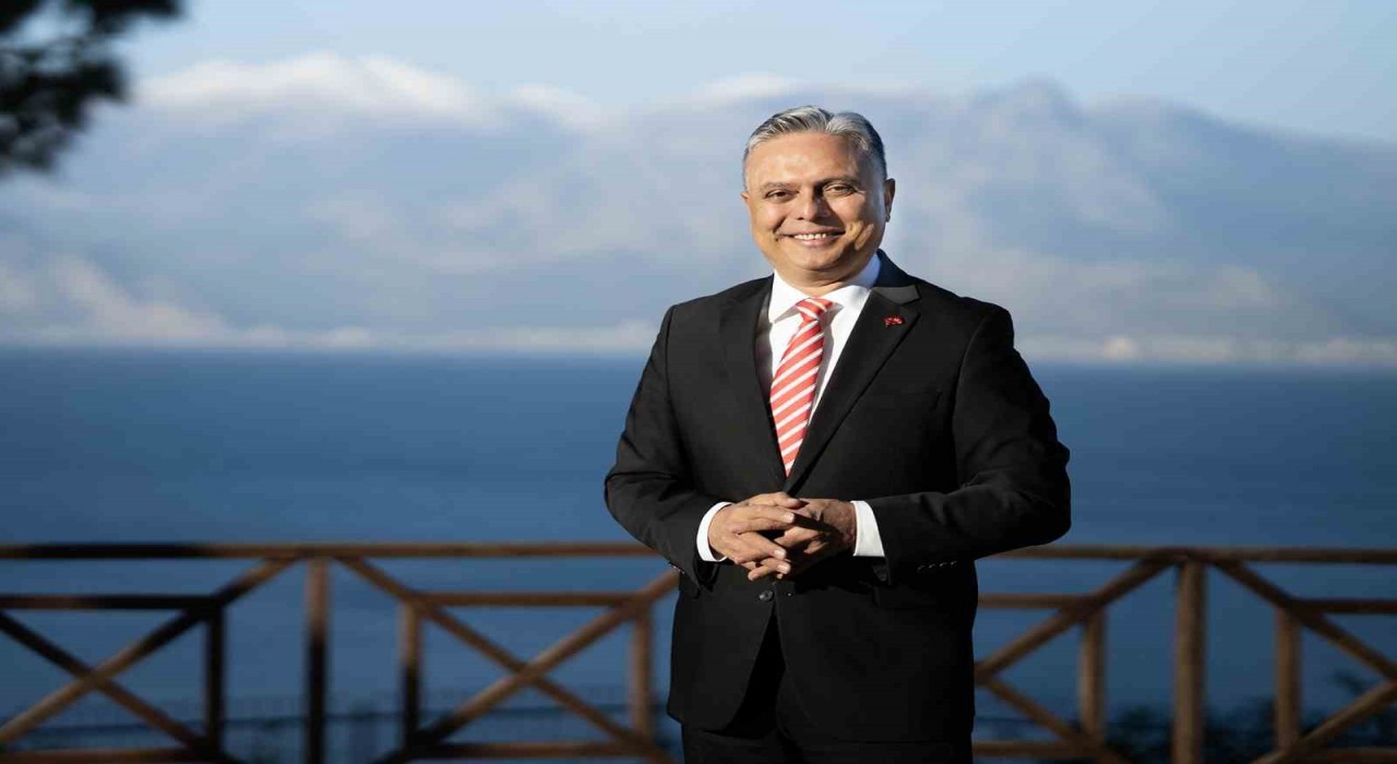Muratpaşa Belediye Başkanı Ümit Uysal, CHP Genel Başkanlığına adaylığını açıkladı