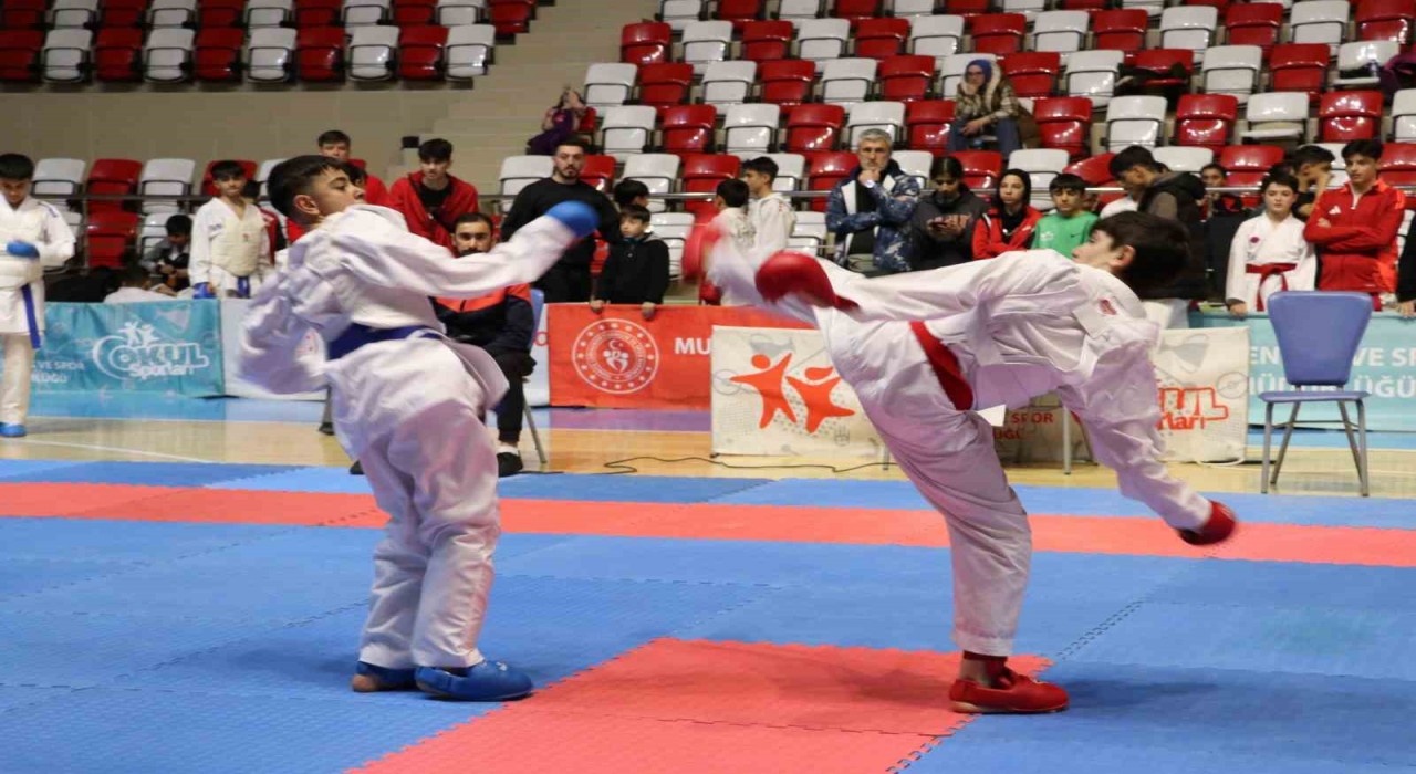 Muşta karate grup birinciliği müsabakaları başladı