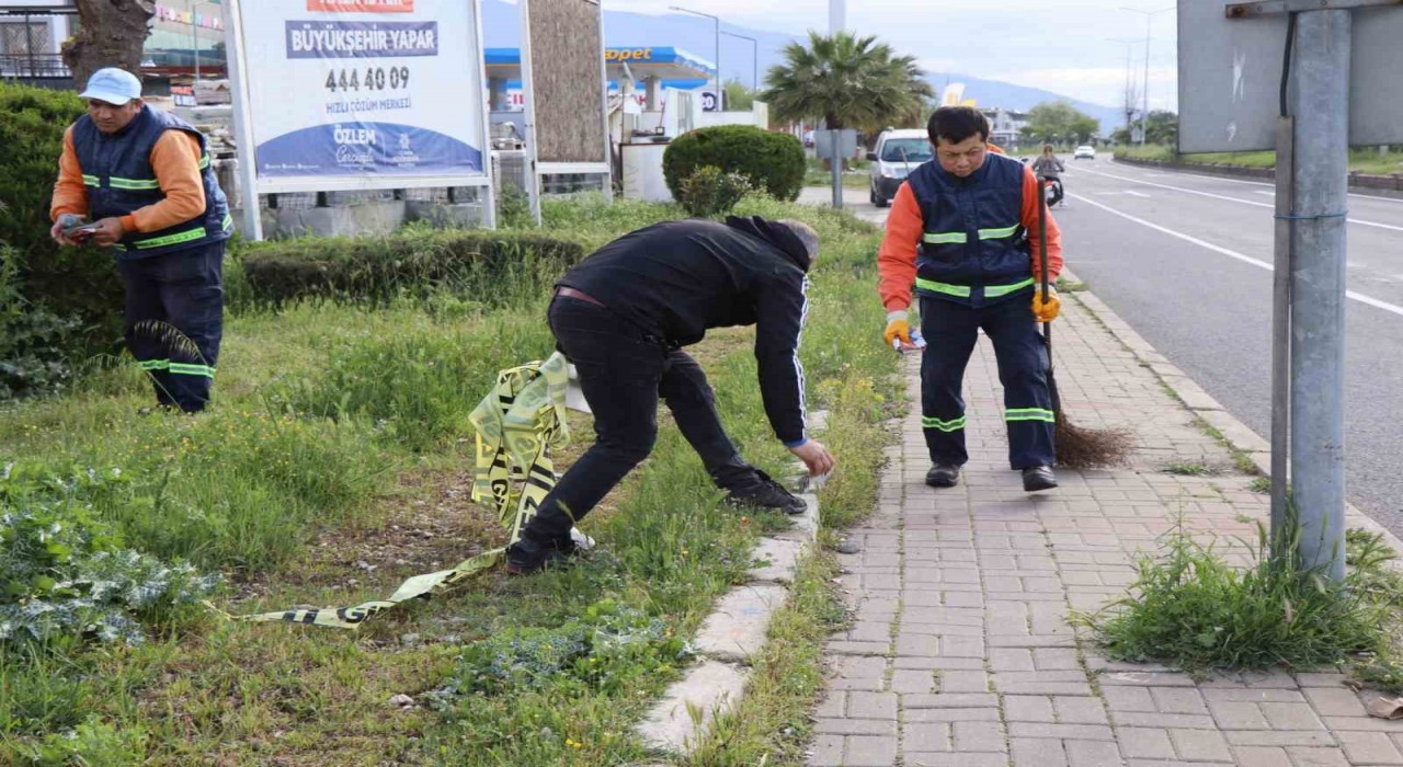 Nazilli Belediyesinden karayolunda temizlik çalışması