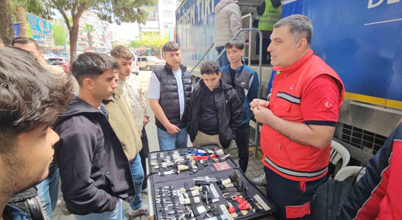 Nazillide deprem simülasyon eğitim tırı ilgi gördü