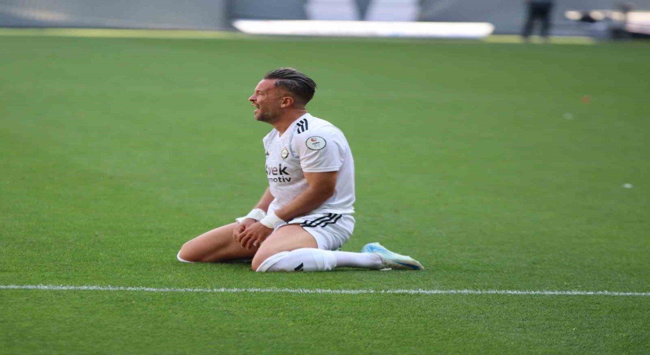 Nesine 2. Lig Beyaz Grup ekiplerinden Altay, 32. haftada evinde karşılaştığı Kepezspor ile 1-1 berabere kalarak, ligin bitimine 2 hafta kala 3. Lige düştü.