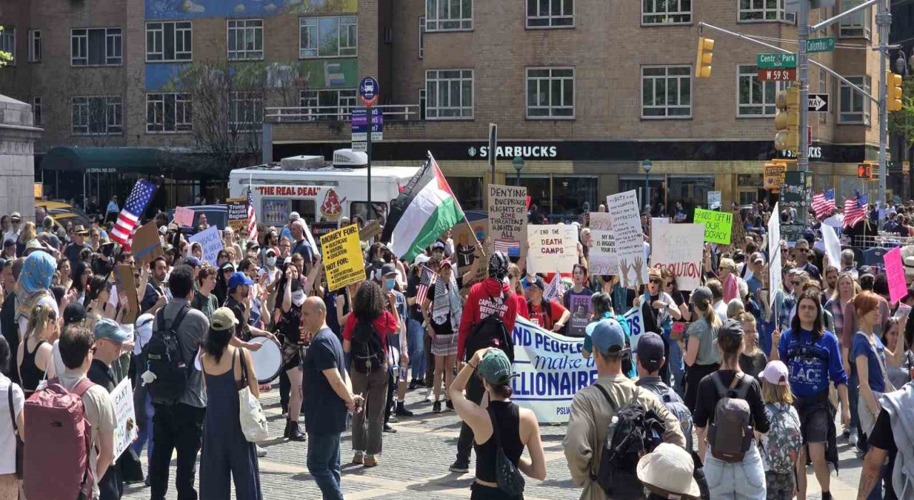New Yorkta binlerce kişi Başkan Trumpı protesto etti