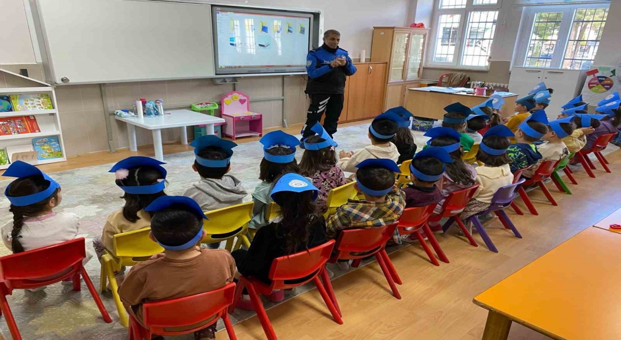 Niğde Emniyetinden öğrencilere ve ailelere bilgilendirme faaliyetleri