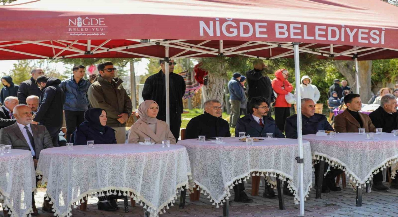 Niğdede asırlık gelenek Yeşilburç Helva Şenliği coşkuyla gerçekleştirildi