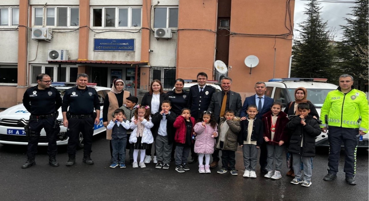 Niğdede polisten miniklere güvenli yaşam eğitimi