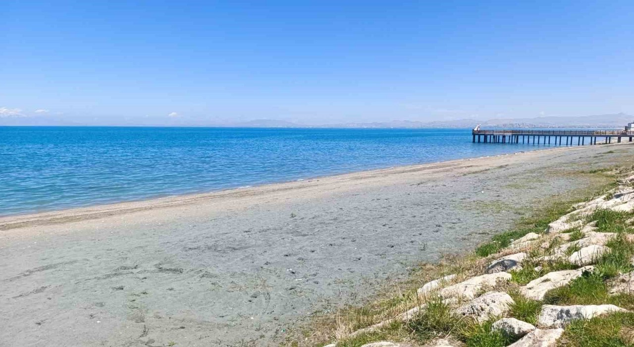 Nisan yağmurları yeterli olmadı: Van Gölünde çekilme sürüyor