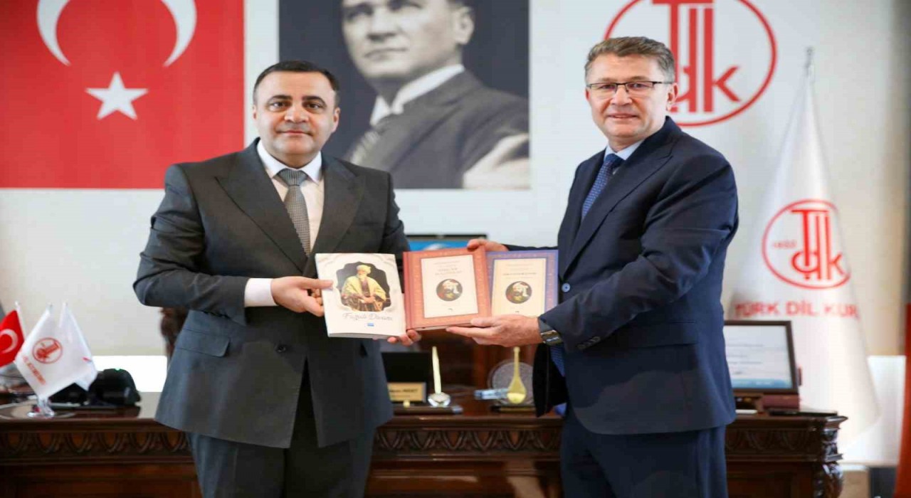 Nizami Gencevinin ünlü Hamsesinin çevirileri Erzurumdan