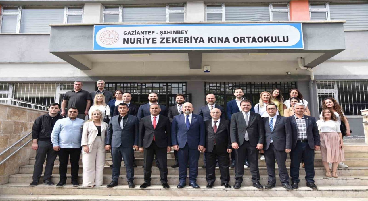 Nuriye Zekeriya Kına Ortaokulunda Gaziantep Sanayi Odası Kütüphanesi açıldı