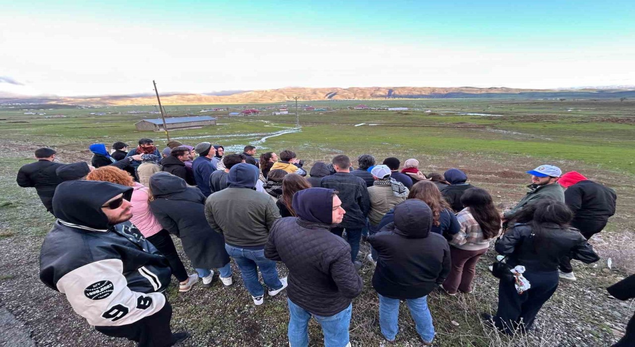Öğrenciler, Bingölde fay hatlarını yerinde inceledi
