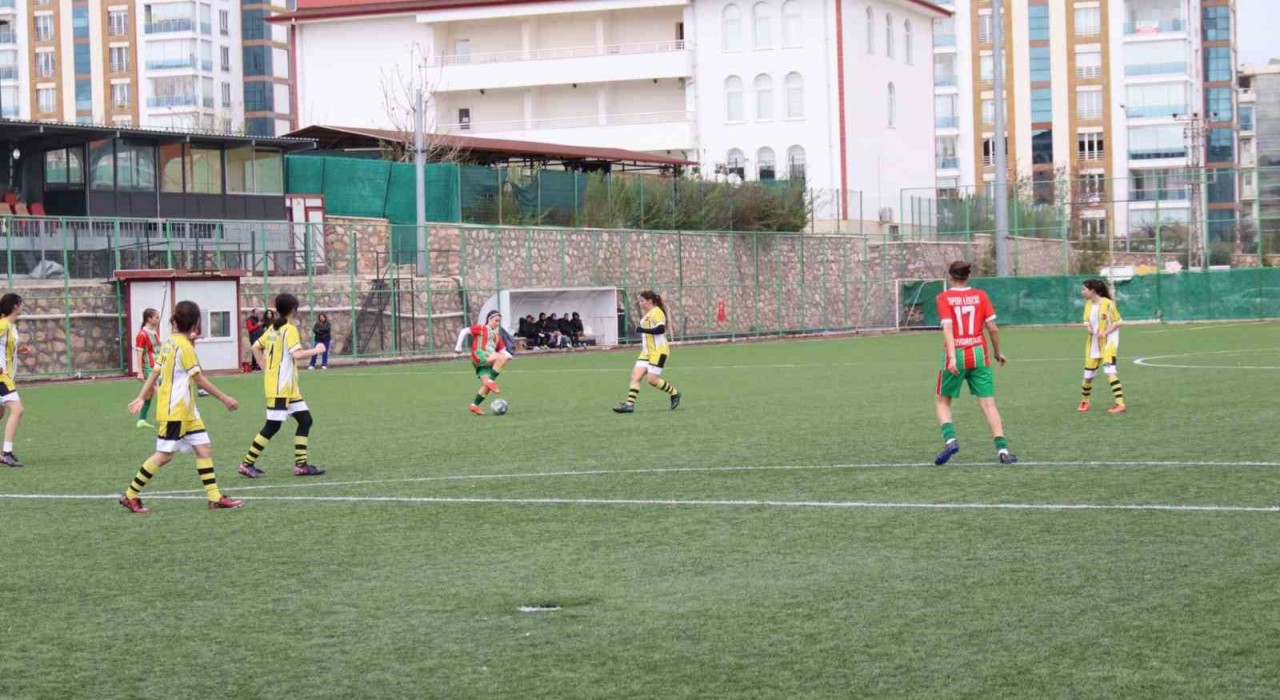 Okul sporları heyecanı Elazığda yaşandı