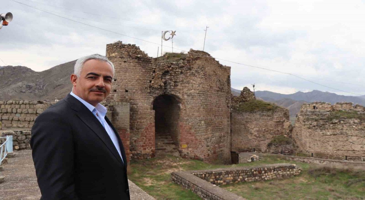 Oltu Kalesinin restorasyonu başlıyor