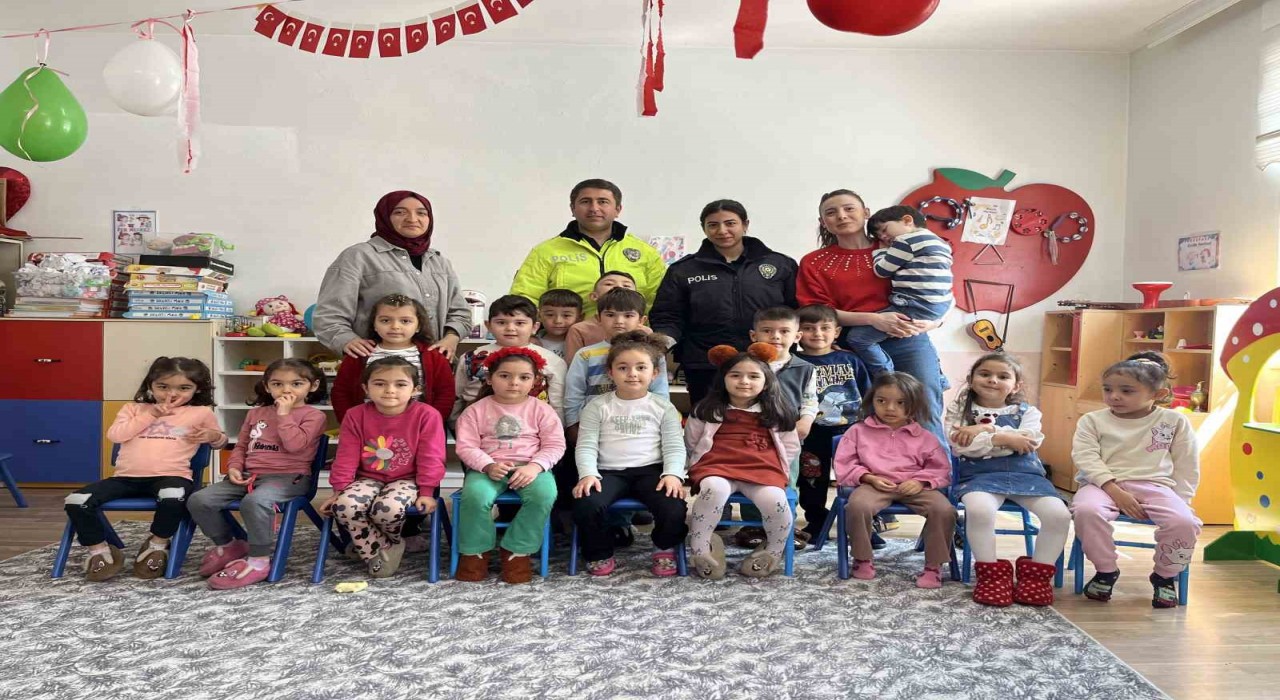 Orduda anasınıfı öğrencilerine trafik eğitimi verilerek polislik mesleği tanıtıldı