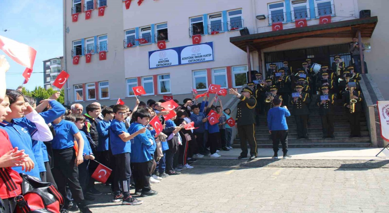 Orduda bin 25 öğrenci bando coşkusuna eşlik etti