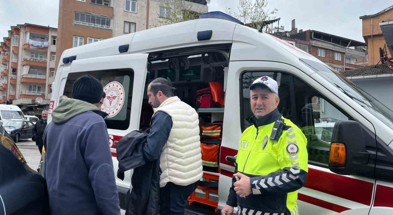 Orduda hafif ticari araca çarpan motosikletin sürücüsü yaralandı