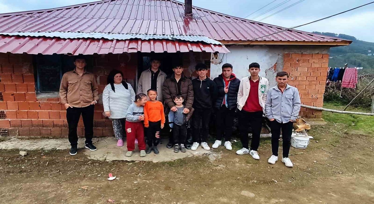 Orduda meslek lisesi öğrencileri, ihtiyaç sahibi ailelerin elektrik tesisatlarını yeniledi