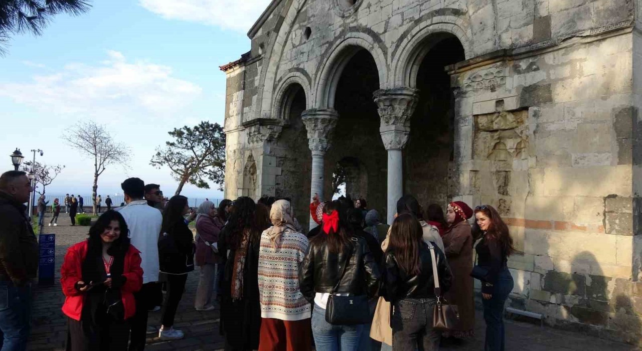 Ortahisar Ayasofya Camisi Ramazan Bayramında ziyaretçi akınına uğruyor