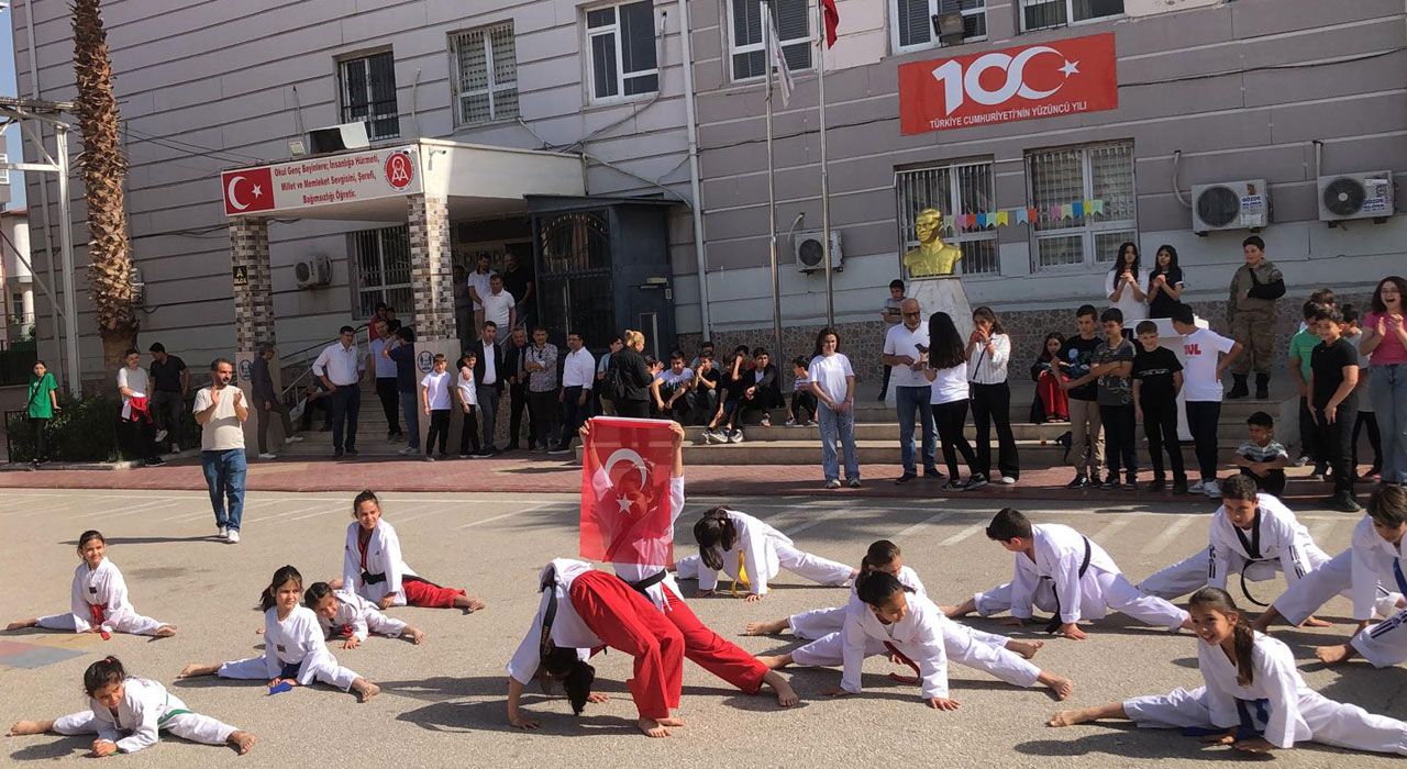 Osmaniye’de 23 Nisan Coşkusu: Cebelibereket Ortaokulu’ndan Taekwondo Gösterisi