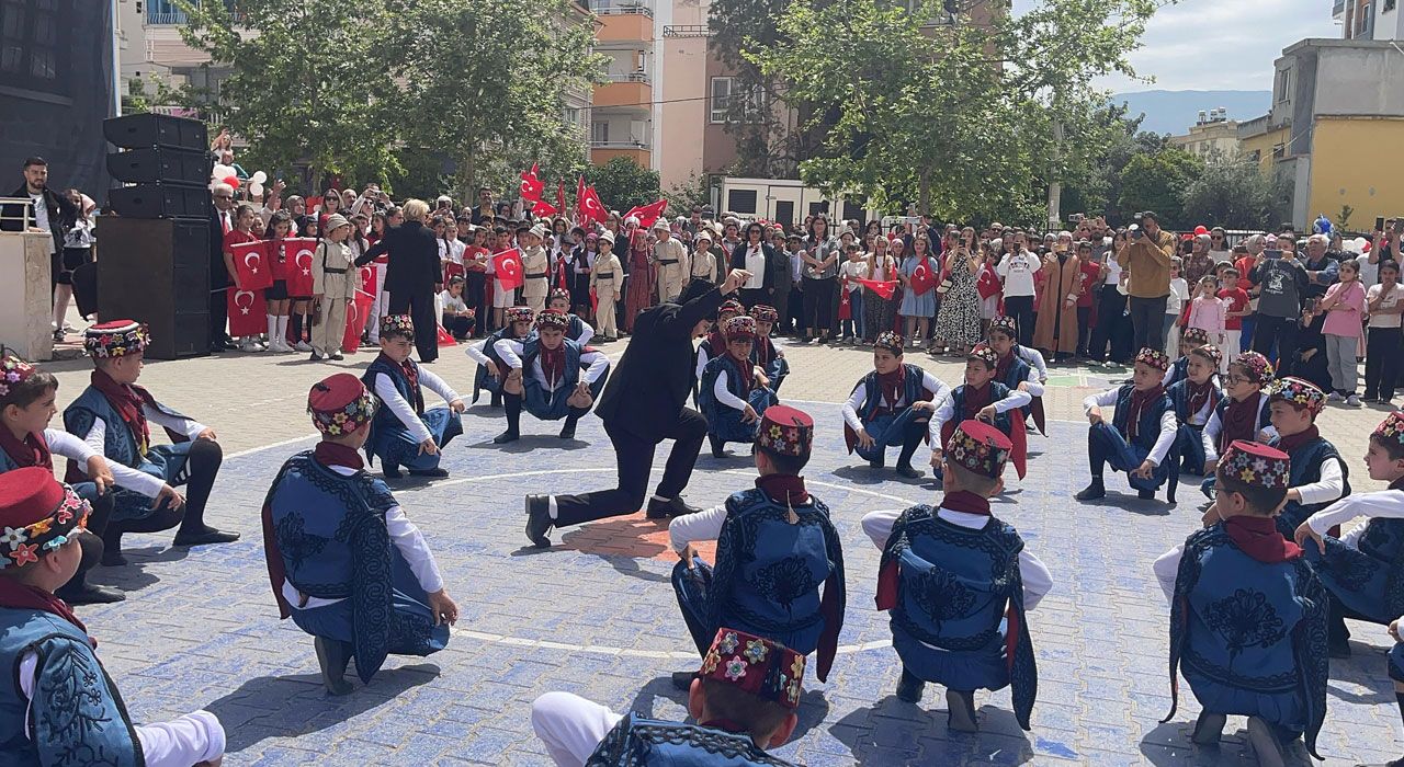 Osmaniye'de 23 Nisan Coşkusu: Öğrenciler TBMM'nin Açılışını Temsili Olarak Canlandırdı