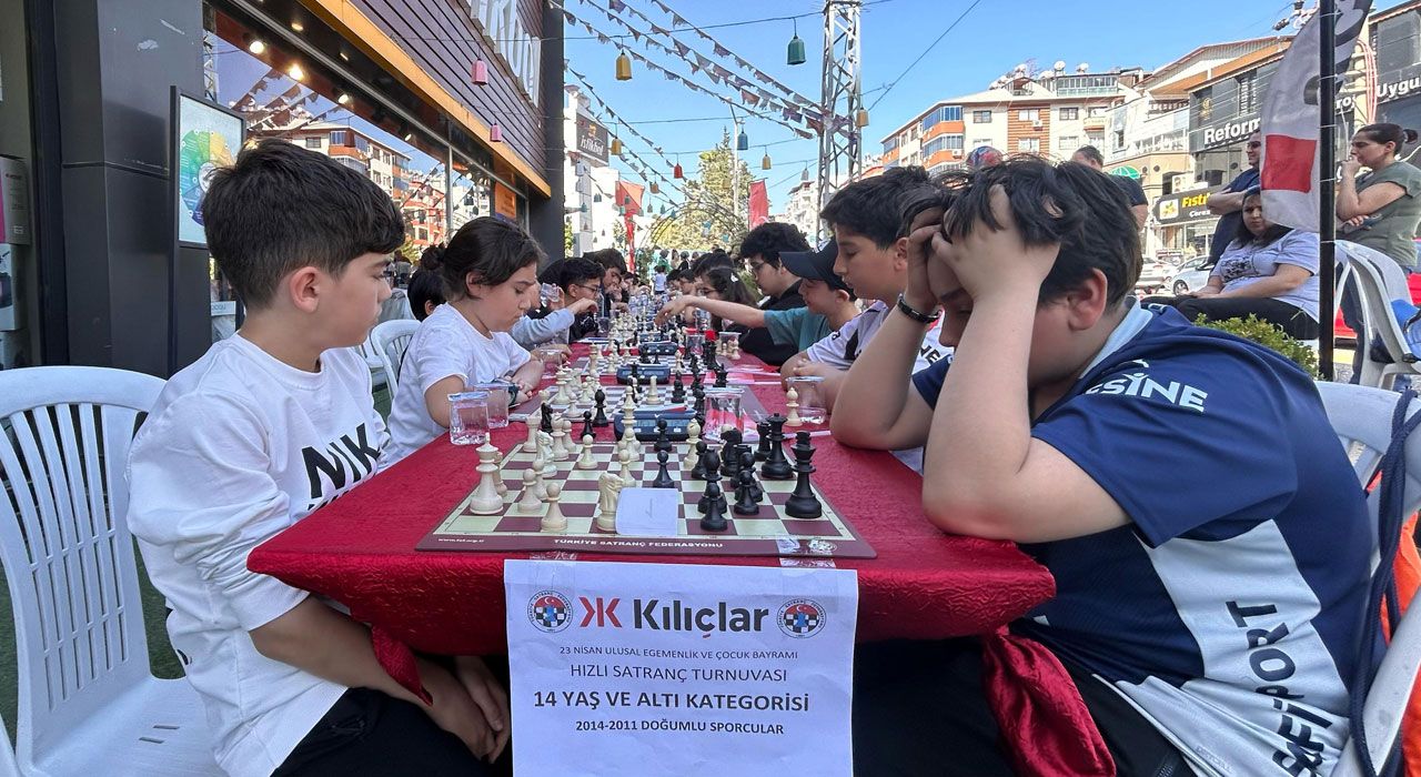 Osmaniye’de 4. Geleneksel 23 Nisan Hızlı Satranç Turnuvası Tamamlandı