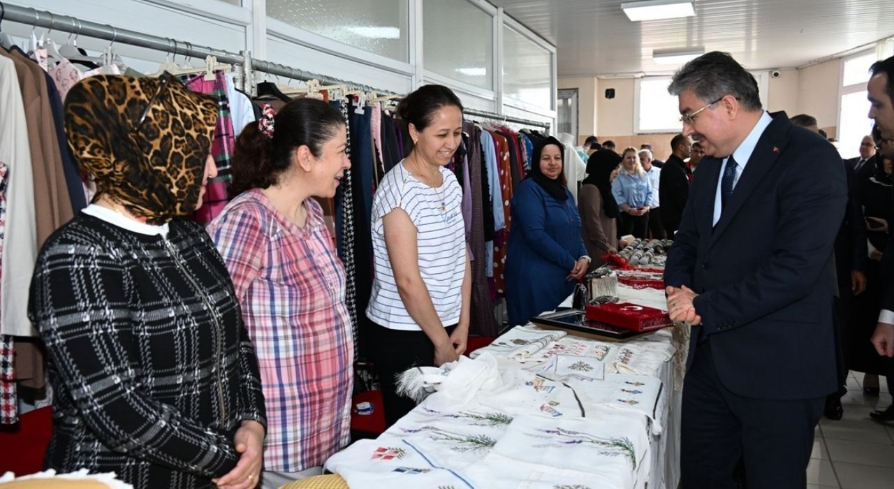 Osmaniye’de ADEM Kursiyerlerinden El Emeği Sergisi: Vali Yılmaz Açılışı Gerçekleştirdi