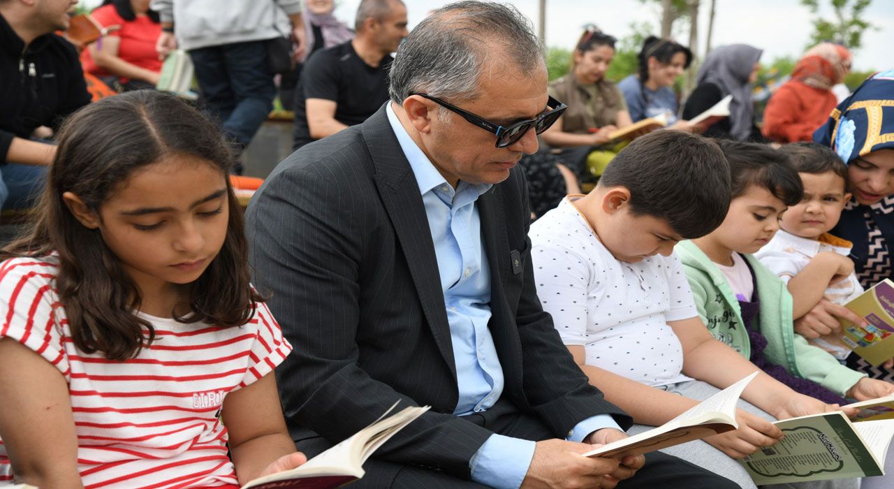 Osmaniye’de Kitapseverler Millet Bahçesi'nde Buluştu